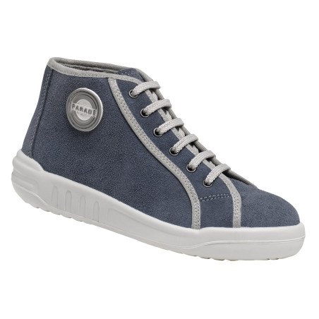 Chaussure de sécurité montante alliant élégance et protection, avec sa conception en daim bleu et semelle antidérapante robuste